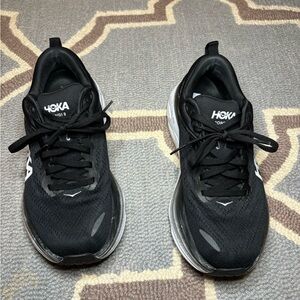 Hoka bondi 8 women’s size 7B. Black.